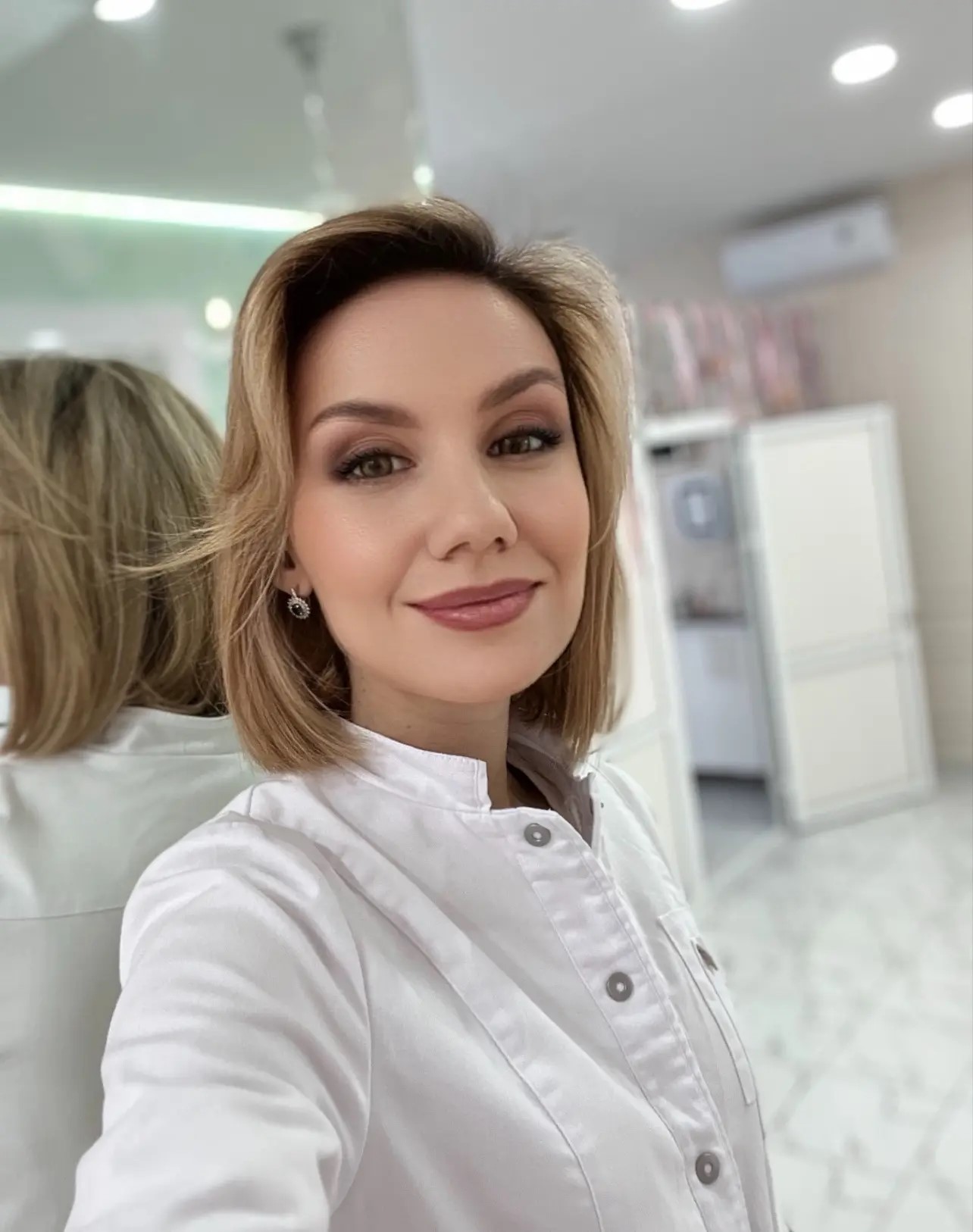 Подолог Юлия Гольдберг в медицинском кабинете